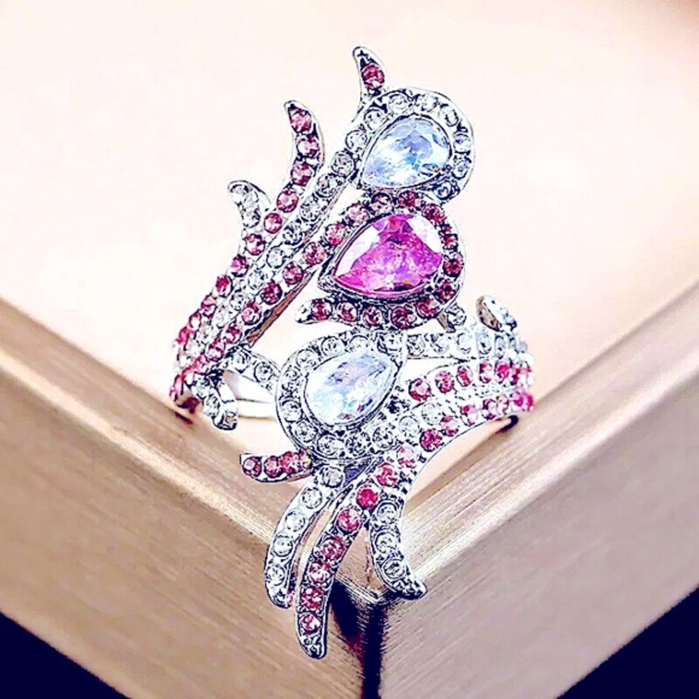 - 🌺 White and Pink CZ Elongated Design in .925